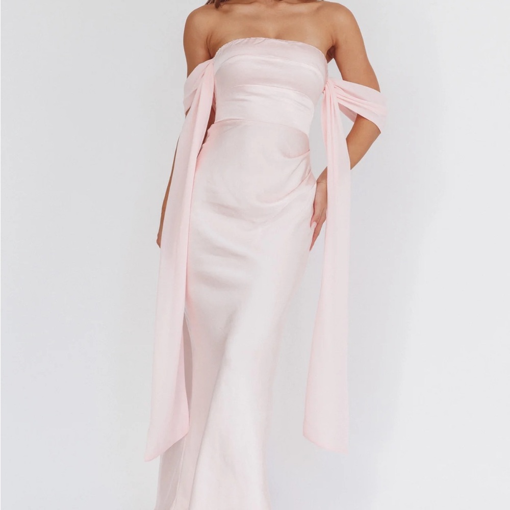 Selfie Leslie Blush Off-Shoulder Maxi Dress